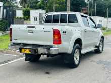 https://riyasewana.com/uploads/toyota-toyota-hilux-25221127474.jpg