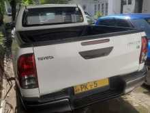 https://riyasewana.com/uploads/toyota-toyota-hilux-4202915525.jpg