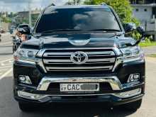 Toyota Land Cruiser Sahara 200 V8 14 2011 SUV