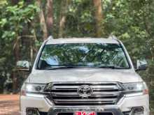 Toyota Land Cruiser V8 2013 SUV