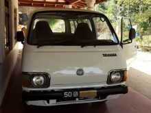 Toyota LH30 1982 Van