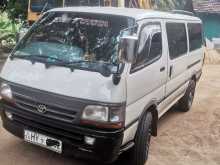 Toyota LH172 Dolphin 5L 1999 Van