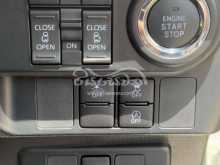 https://riyasewana.com/uploads/toyota-toyota-roomy-2018-19124712404.jpg