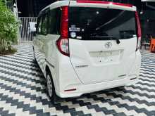https://riyasewana.com/uploads/toyota-toyota-roomy-2023-37523912463.jpg