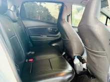 https://riyasewana.com/uploads/toyota-toyota-vitz-2017-719263712834.jpg