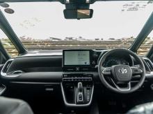 https://riyasewana.com/uploads/toyota-toyota-voxy-11144536116.jpg