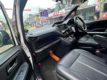 https://riyasewana.com/uploads/toyota-toyota-voxy-18918586505.jpg