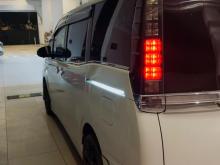 https://riyasewana.com/uploads/toyota-toyota-voxy-312115817275.jpg
