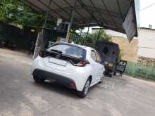 https://riyasewana.com/uploads/toyota-toyota-yaris-7233559992.jpg