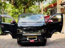 Toyota TRH 2014 Van