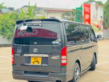Toyota TRH 200 Super Gl 2007 Van