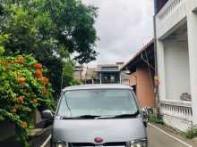 Toyota TRH 2004 Van