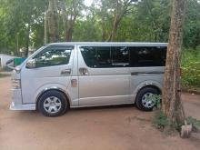 Toyota TRH 2015 Van
