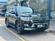 Toyota V8 2011 SUV