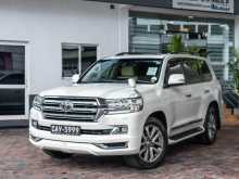 Toyota V8 2017 SUV