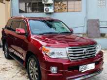 Toyota V8 2012 SUV