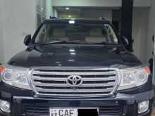 Toyota Land Cruiser V8 2013 SUV