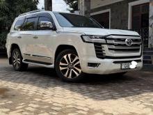Toyota V8 2013 SUV