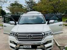 Toyota V8 2015 SUV