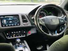 https://riyasewana.com/uploads/toyota-vezel-rs-421250922223.jpg