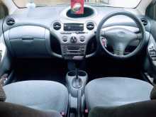 https://riyasewana.com/uploads/toyota-vitz-1999-229132812123.jpg