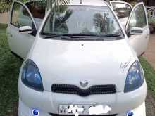 Toyota Vitz 2000 Car