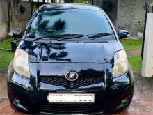 Toyota Vitz 2009 Car