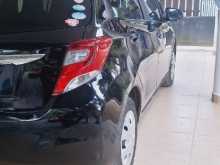 https://riyasewana.com/uploads/toyota-vitz-2016-208393312333.jpg