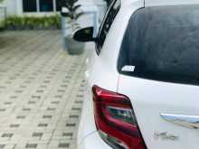 https://riyasewana.com/uploads/toyota-vitz-2016-231191712834.jpg