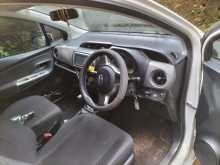 https://riyasewana.com/uploads/toyota-vitz-2016-58575912904.jpg