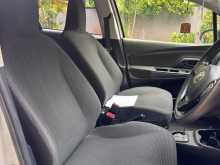 https://riyasewana.com/uploads/toyota-vitz-2017-161182012304.jpg