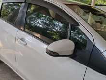 https://riyasewana.com/uploads/toyota-vitz-2018-1423213812594.jpg