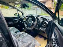 https://riyasewana.com/uploads/toyota-vitz-edition-2017-2520113512873.jpg