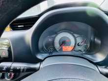 https://riyasewana.com/uploads/toyota-vitz-push-2016-2810073412373.jpg
