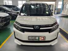 Toyota VOXY 2014 Van