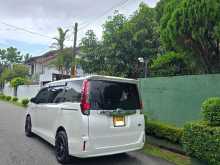 Toyota Voxy Noah 2014 Van