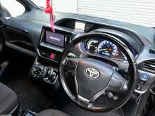 https://riyasewana.com/uploads/toyota-voxy-2014-714444212744.jpg