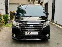 Toyota Voxy Noah G Grade 2014 Van