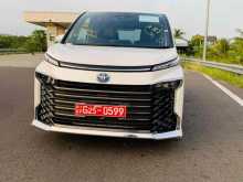 Toyota VOXY SZ 2023 Van