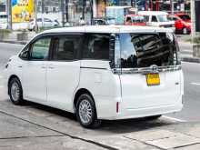 https://riyasewana.com/uploads/toyota-voxy-v-2014-1910095012952.jpg