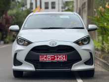 https://riyasewana.com/uploads/toyota-yaris-1-0l-15145045542.jpg