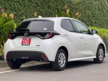 https://riyasewana.com/uploads/toyota-yaris-1-0l-15145045714.jpg