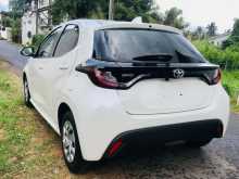 https://riyasewana.com/uploads/toyota-yaris-11033024573.jpg