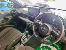 https://riyasewana.com/uploads/toyota-yaris-18122958643.jpg