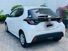 https://riyasewana.com/uploads/toyota-yaris-38032817362.jpg