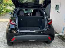 https://riyasewana.com/uploads/toyota-yaris-4132609106.jpg