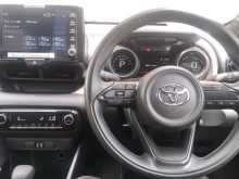 https://riyasewana.com/uploads/toyota-yaris-g-25133602442.jpg