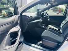 https://riyasewana.com/uploads/toyota-yaris-s-111126176325.jpg