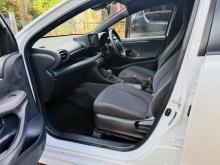 https://riyasewana.com/uploads/toyota-yaris-x-2215375524992.jpg