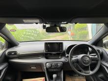 https://riyasewana.com/uploads/toyota-yaris-x-318230317645.jpg